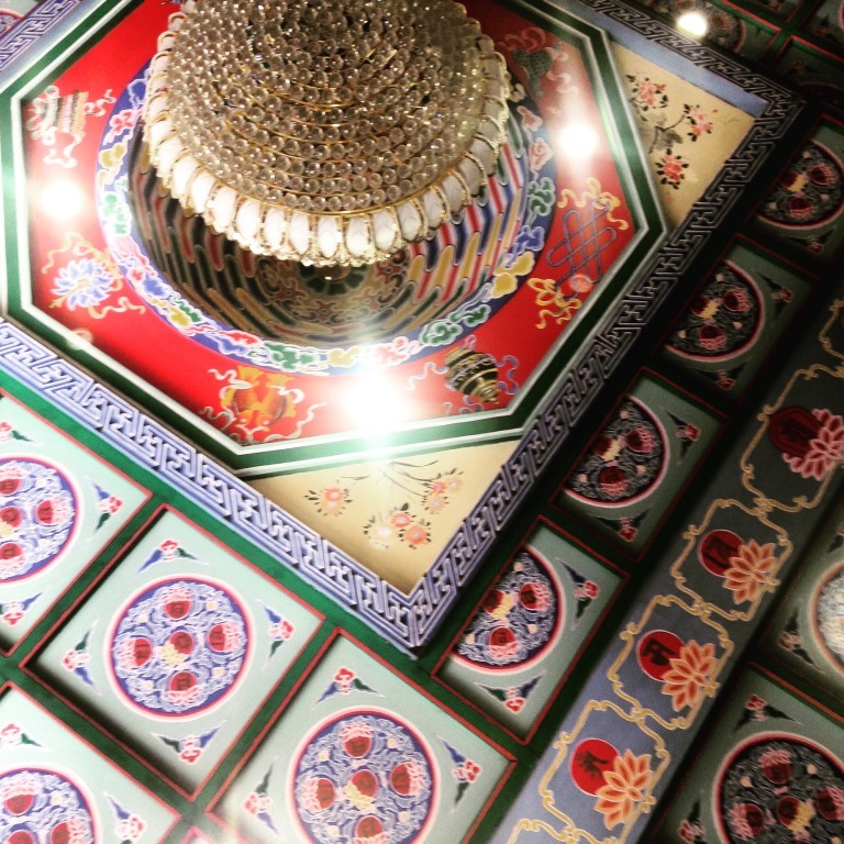 The ceiling of one of the temples near the Wild Goose Pagoda 