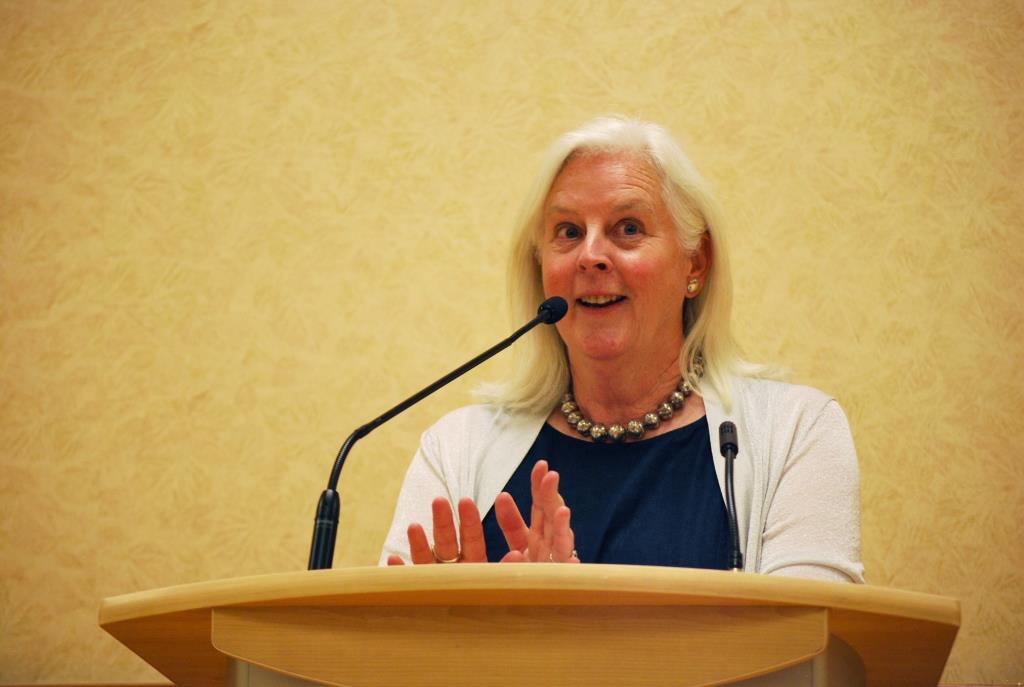 SueEllen at lectern 2