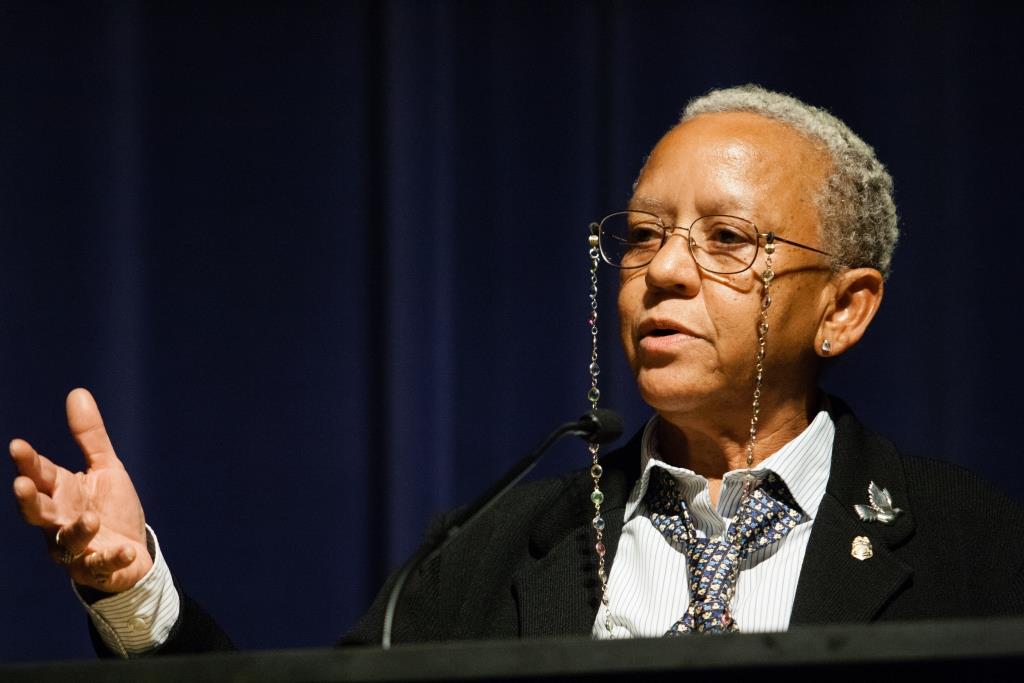 nikki_giovanni_speaking_at_emory_university_2008