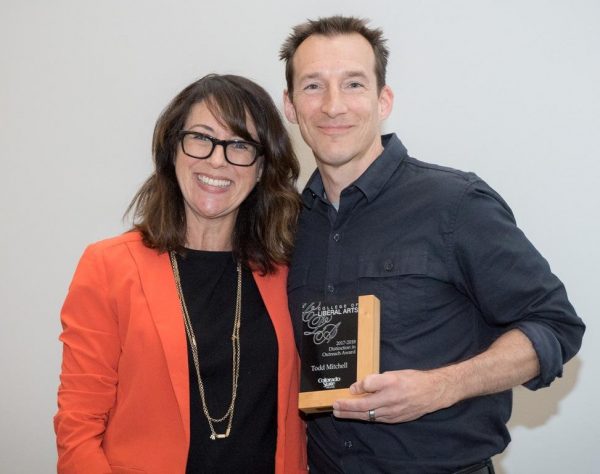 Roze gives Todd his award